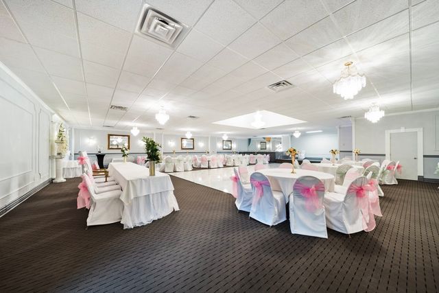 6155 W FULLERTON Avenue, Chicago, IL 60639