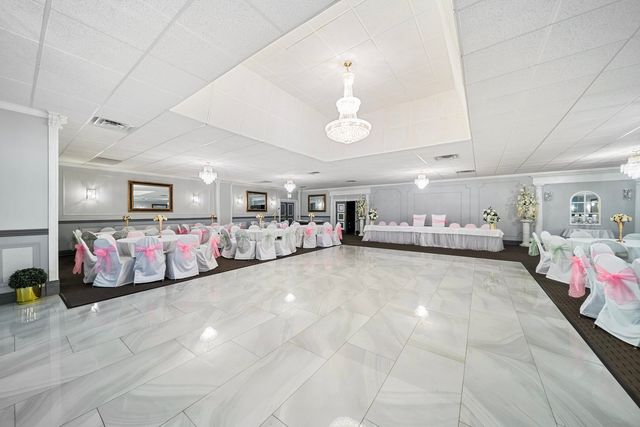 6155 W FULLERTON Avenue, Chicago, IL 60639