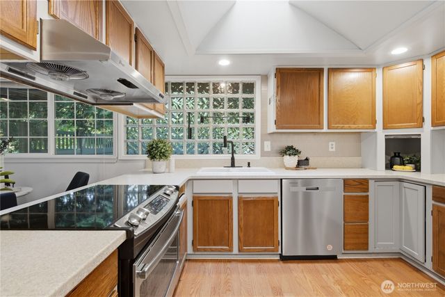 10422 165th PL NE, Redmond, WA 98052
