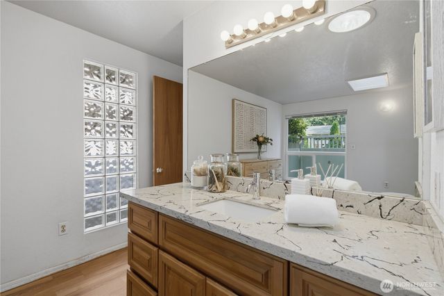 10422 165th PL NE, Redmond, WA 98052