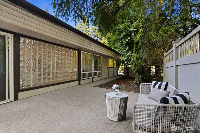 10422 165th PL NE, Redmond, WA 98052