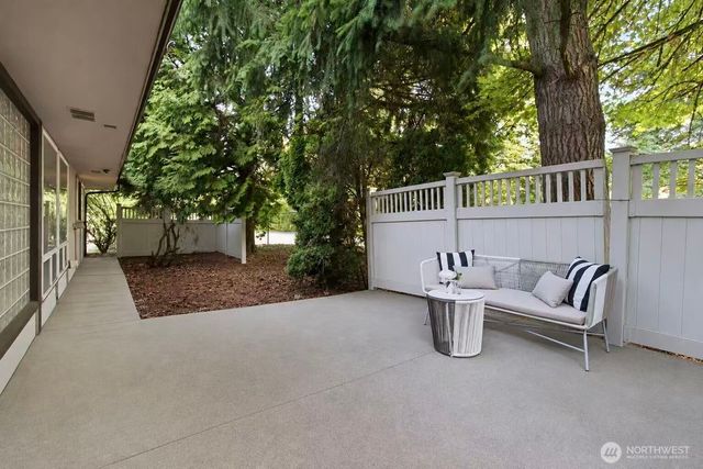 10422 165th PL NE, Redmond, WA 98052