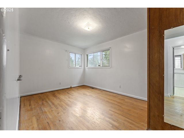 5710 N HOUGHTON St, Portland, OR 97203