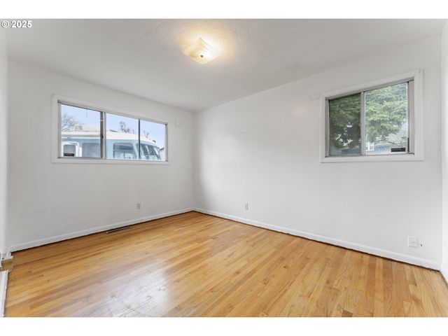 5710 N HOUGHTON St, Portland, OR 97203