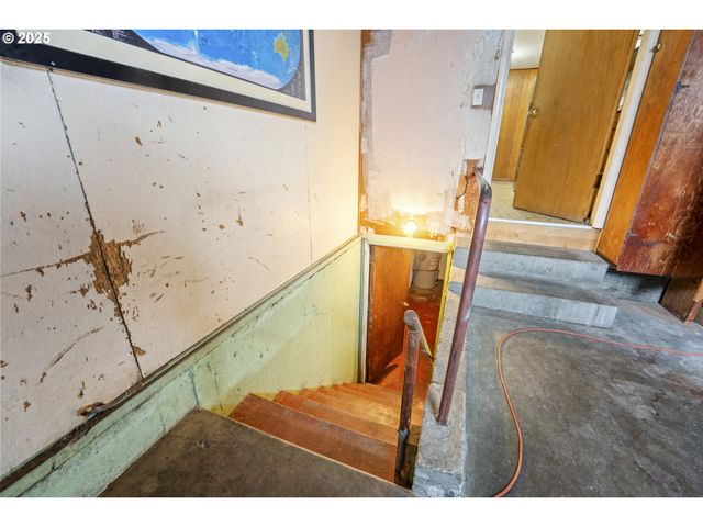 5710 N HOUGHTON St, Portland, OR 97203