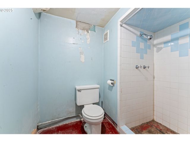 5710 N HOUGHTON St, Portland, OR 97203