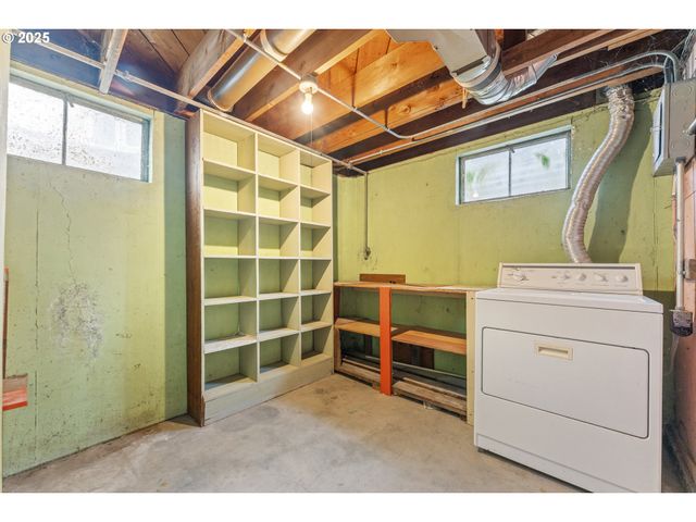 5710 N HOUGHTON St, Portland, OR 97203