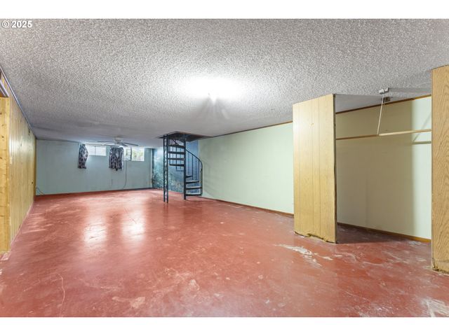 5710 N HOUGHTON St, Portland, OR 97203