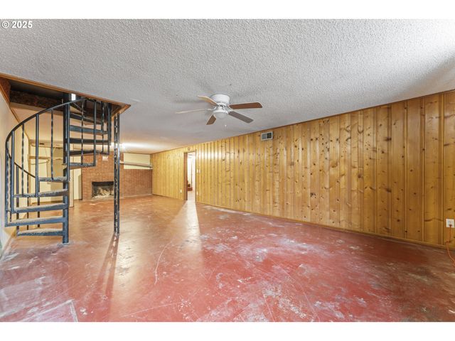 5710 N HOUGHTON St, Portland, OR 97203