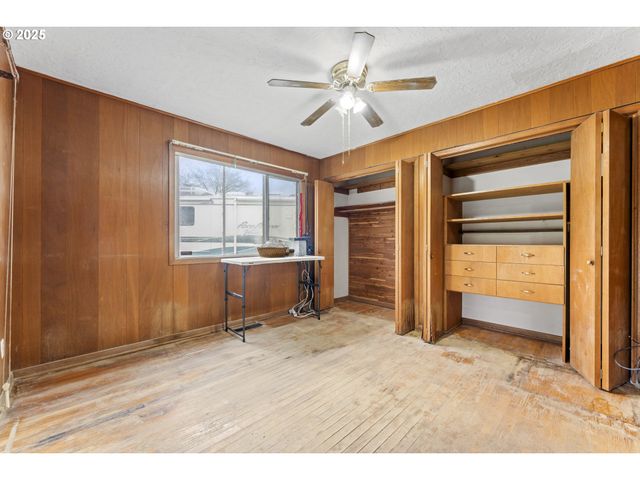 5710 N HOUGHTON St, Portland, OR 97203