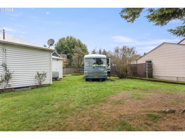 5710 N HOUGHTON St, Portland, OR 97203