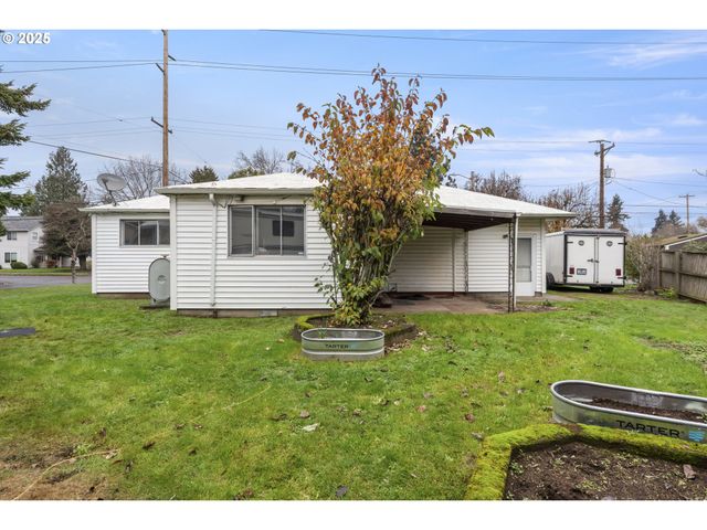 5710 N HOUGHTON St, Portland, OR 97203