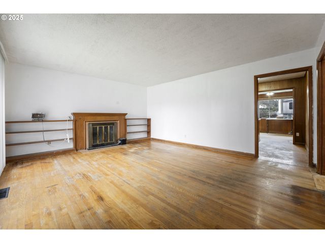 5710 N HOUGHTON St, Portland, OR 97203