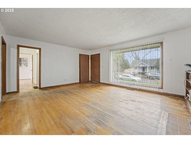 5710 N HOUGHTON St, Portland, OR 97203