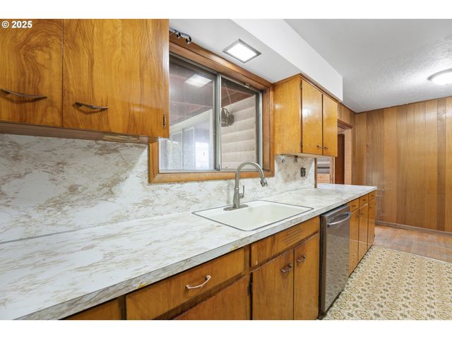 5710 N HOUGHTON St, Portland, OR 97203