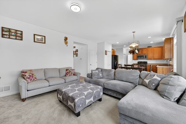 1541 Bristol Drive, Hampshire, IL 60140