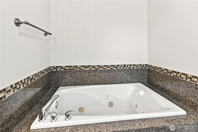 2667 Pacific Highlands Court, Ferndale, WA 98248