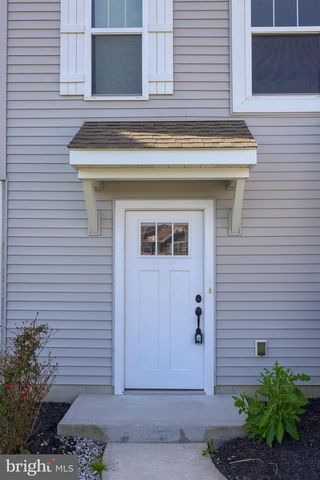 8 SOUTHSIDE DR, Willow Street, PA 17584