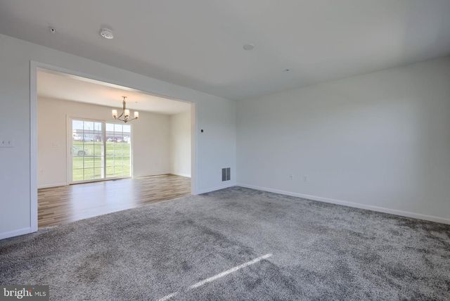 8 SOUTHSIDE DR, Willow Street, PA 17584