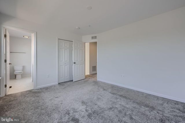 8 SOUTHSIDE DR, Willow Street, PA 17584