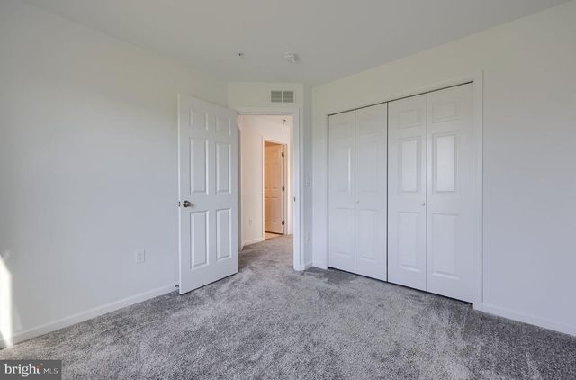 8 SOUTHSIDE DR, Willow Street, PA 17584