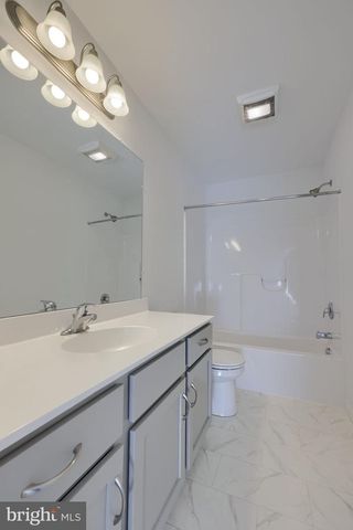 8 SOUTHSIDE DR, Willow Street, PA 17584