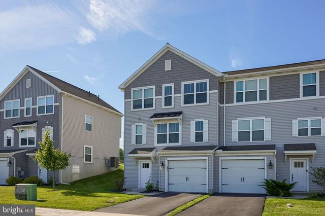 8 SOUTHSIDE DR, Willow Street, PA 17584