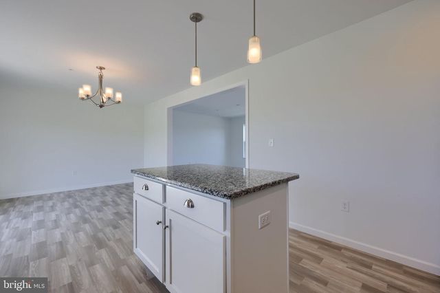 8 SOUTHSIDE DR, Willow Street, PA 17584