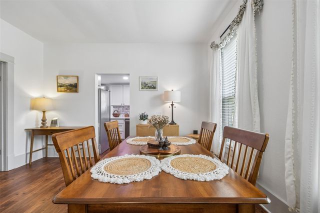 406 Live Oak ST, Smithville, TX 78957