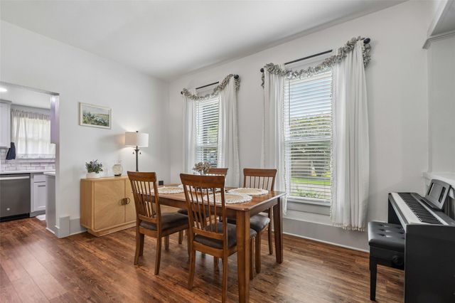 406 Live Oak ST, Smithville, TX 78957