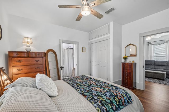 406 Live Oak ST, Smithville, TX 78957