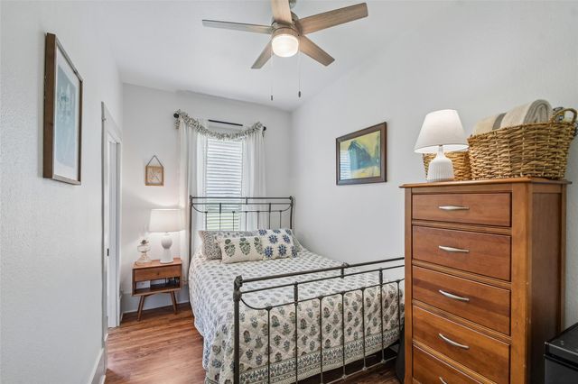 406 Live Oak ST, Smithville, TX 78957