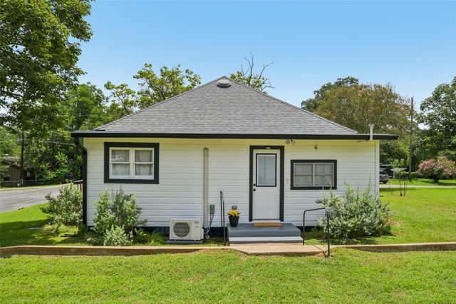 406 Live Oak ST, Smithville, TX 78957