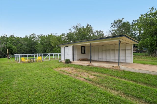 406 Live Oak ST, Smithville, TX 78957