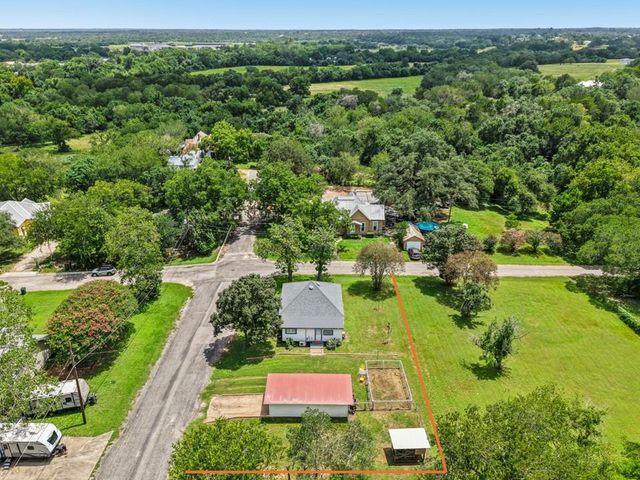 406 Live Oak ST, Smithville, TX 78957