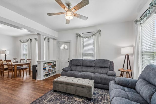 406 Live Oak ST, Smithville, TX 78957