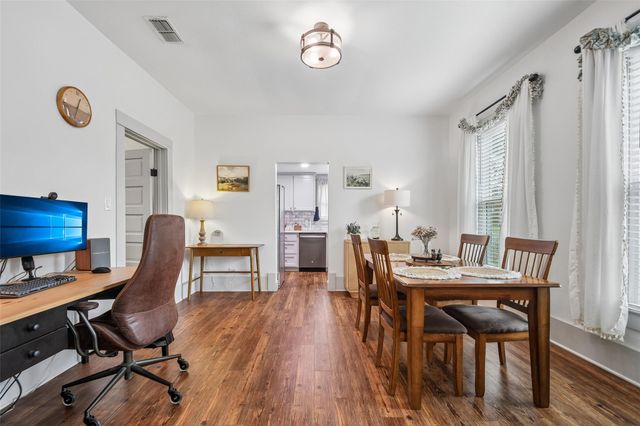 406 Live Oak ST, Smithville, TX 78957