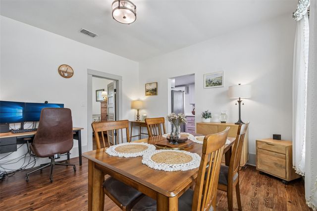 406 Live Oak ST, Smithville, TX 78957