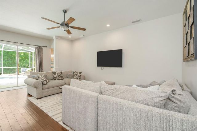 5633 GLENCREST BOULEVARD, Tampa, FL 33625