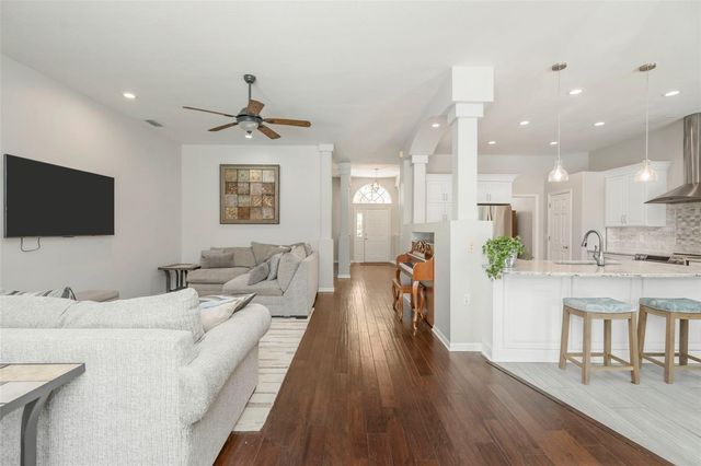 5633 GLENCREST BOULEVARD, Tampa, FL 33625