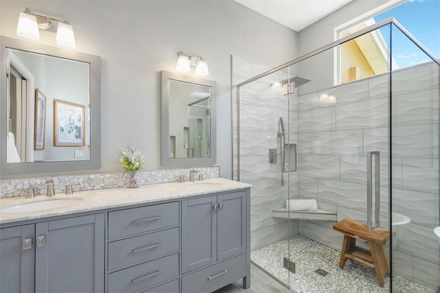 5633 GLENCREST BOULEVARD, Tampa, FL 33625
