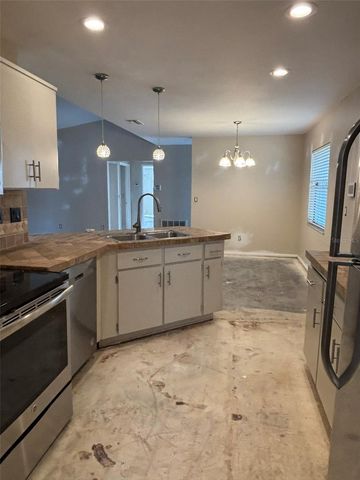 12909 PINEWAY DRIVE, Largo, FL 33773