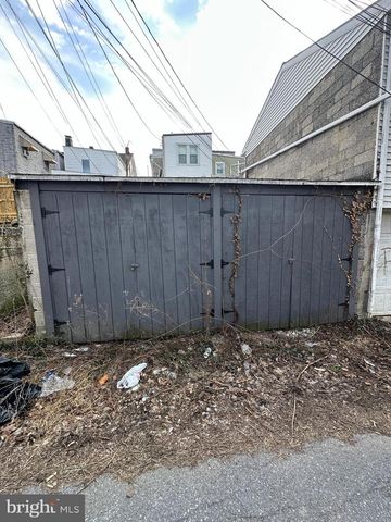 1942 NORTH ST, Harrisburg, PA 17103