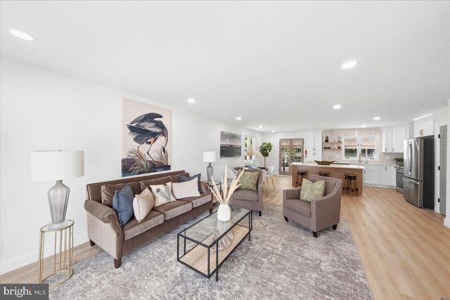 153 VALLEY RUN DR, Cherry Hill, NJ 08002
