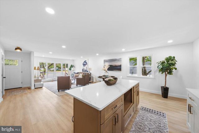 153 VALLEY RUN DR, Cherry Hill, NJ 08002