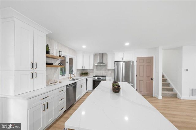 153 VALLEY RUN DR, Cherry Hill, NJ 08002