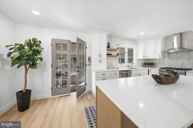 153 VALLEY RUN DR, Cherry Hill, NJ 08002