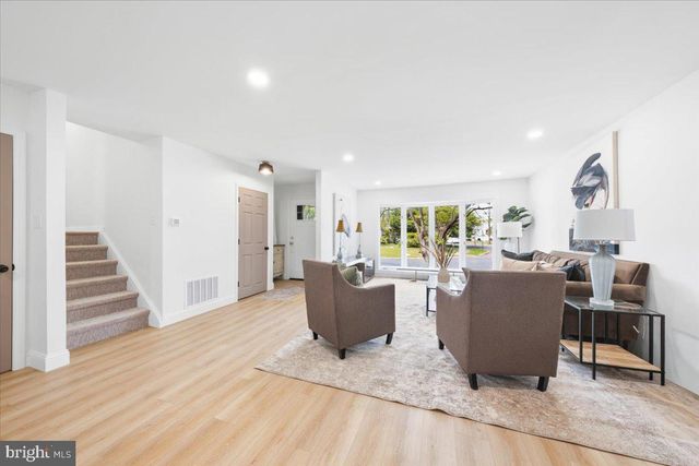 153 VALLEY RUN DR, Cherry Hill, NJ 08002