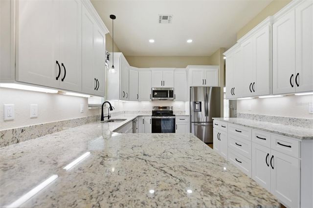 1097 CARAVAN LOOP, Polk City, FL 33868