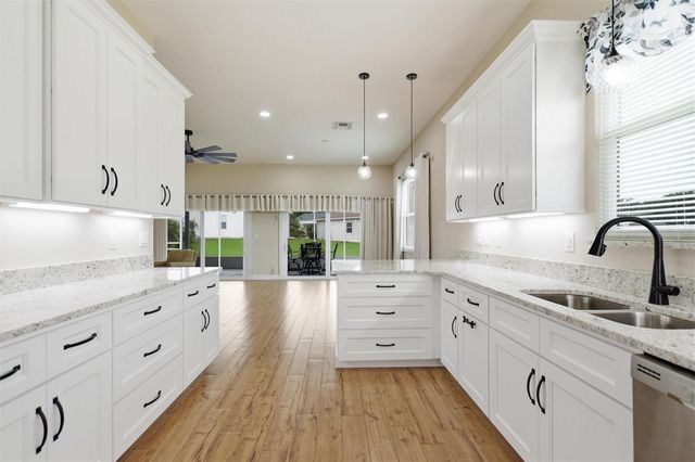 1097 CARAVAN LOOP, Polk City, FL 33868